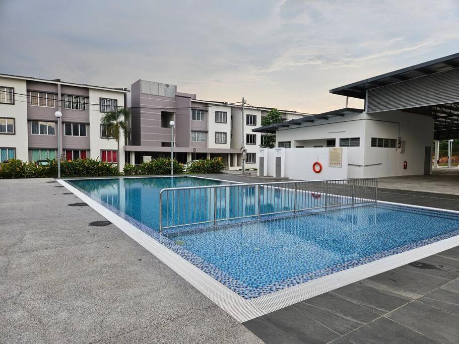 E! Apartment Padang Serai